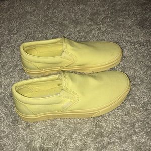 all yellow vans size 3.5boys/5 women’s 💛